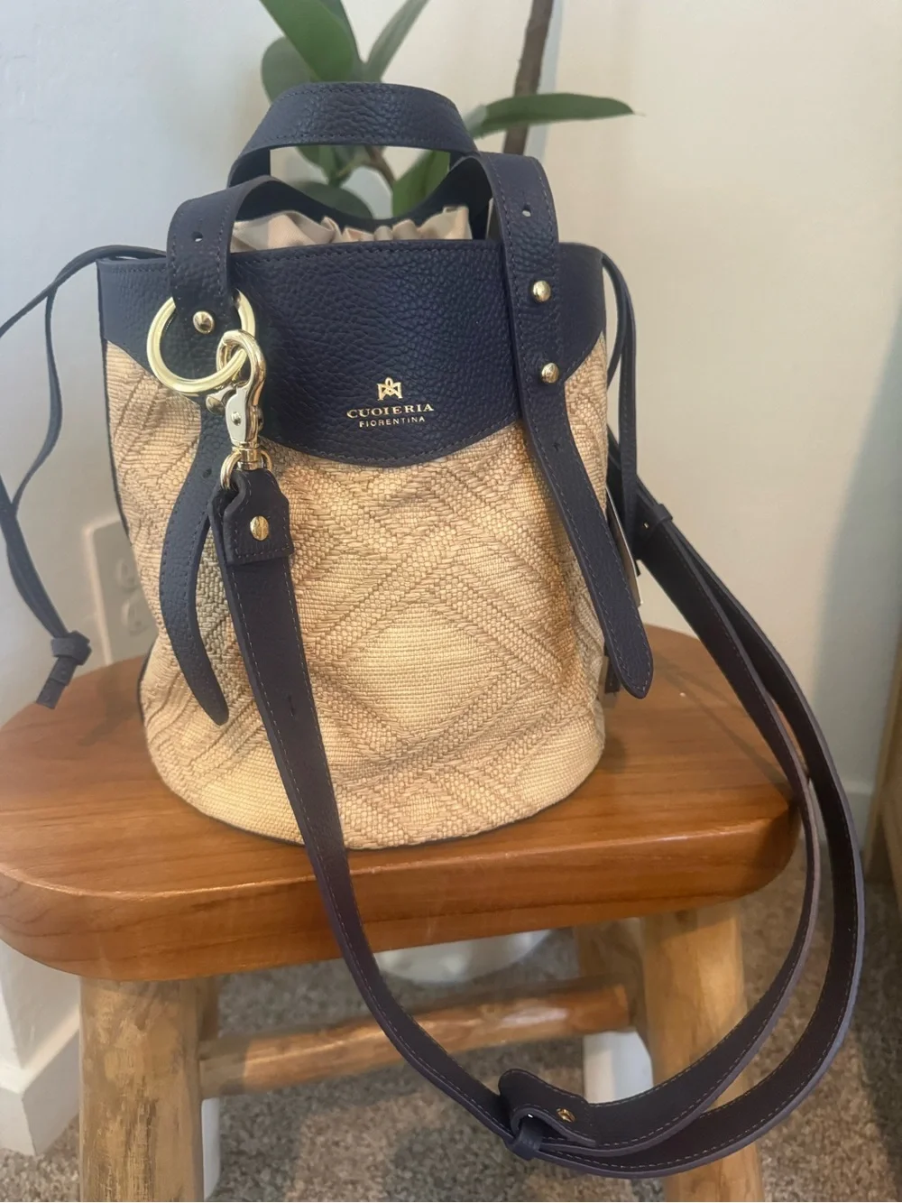 Cuoieria Fiorentina Navy & Natural Straw Crossbody Bucket Bag